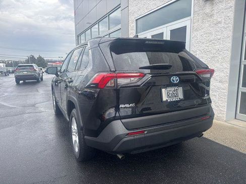 Certified 2021 Toyota RAV4 LE image 5