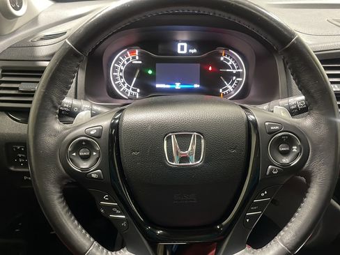 Used 2018 Honda Pilot Elite image 4