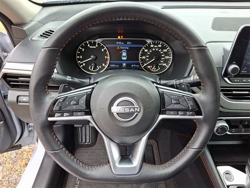 Used 2024 Nissan Altima 2.5 SR image 18