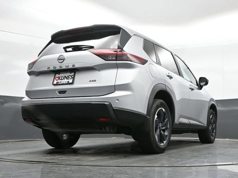 Used 2025 Nissan Rogue SV AWD/4WD image 37