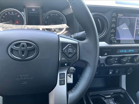 Certified 2021 Toyota Tacoma SR5 AWD/4WD image 23