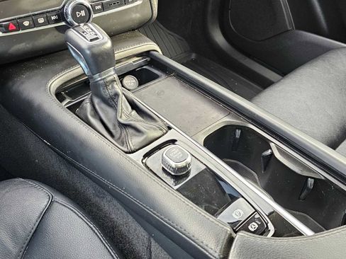 Certified 2022 Volvo XC90 T5 Momentum w/ Climate Package image 26