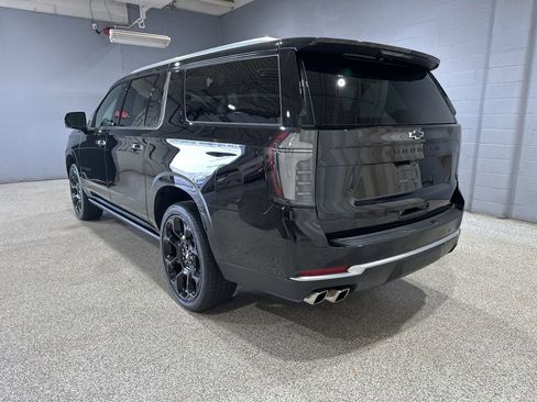 Used 2025 Chevrolet Suburban High Country AWD/4WD image 6