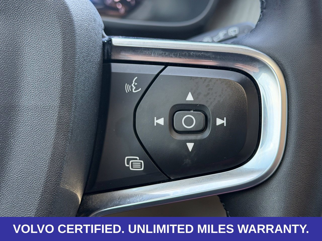 Certified 2025 Volvo XC40 B5 Ultra w/ Protection Package Premier AWD/4WD image 18