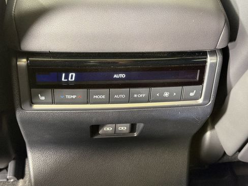 Used 2025 Lexus GX 550 w/ Accessory Package (2T) AWD/4WD image 33
