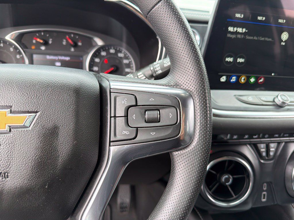 Used 2025 Chevrolet Blazer LT FWD image 17