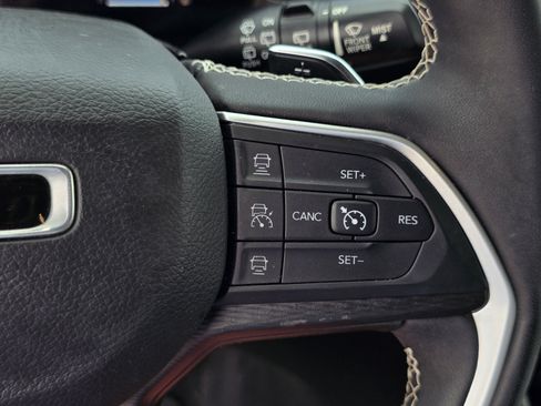 Used 2023 Jeep Grand Cherokee L Laredo AWD/4WD image 18