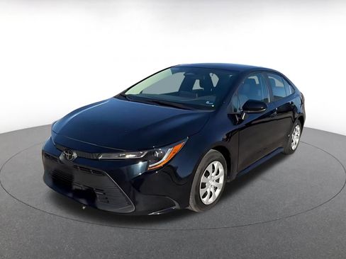 Used 2025 Toyota Corolla LE image 7