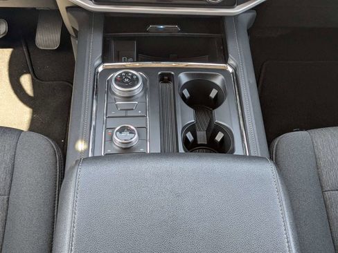 Used 2024 Ford Expedition XLT AWD/4WD image 18