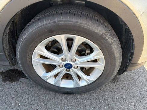 Used 2018 Ford Escape SEL FWD image 4