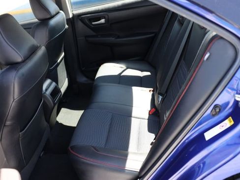 Used 2015 Toyota Camry SE w/ Moonroof Package FWD image 38