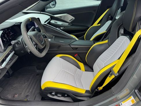 Used 2022 Chevrolet Corvette Stingray Premium Conv w/ Z51 Performance Package image 9