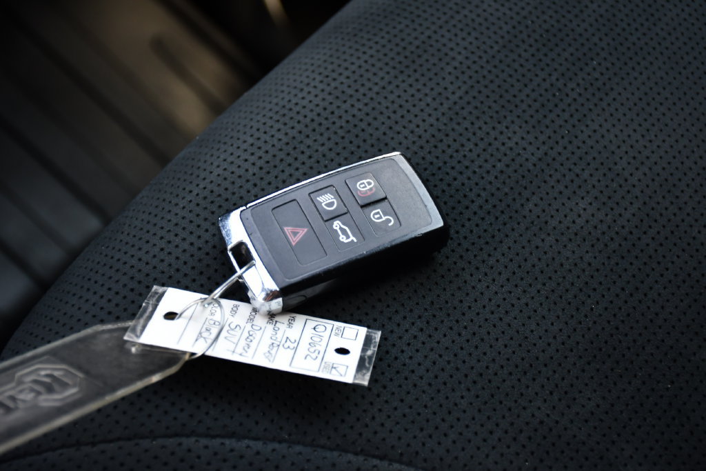 Used 2023 Land Rover Discovery S R-Dynamic AWD/4WD image 20