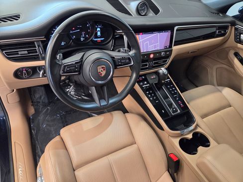 Certified 2023 Porsche Macan AWD/4WD image 4