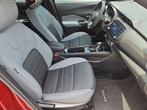 Used 2021 Nissan Kicks SR w/ SR Premium Package FWD image 15