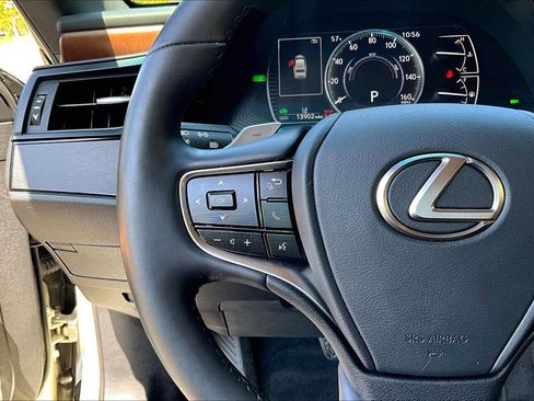 Used 2022 Lexus ES 300h w/ Premium Package FWD image 22