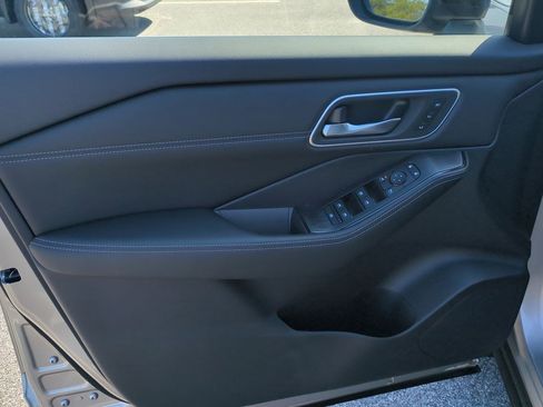 New 2026 Nissan Rogue Platinum AWD/4WD image 12