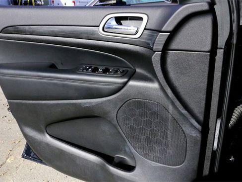 Used 2021 Jeep Grand Cherokee Laredo image 21