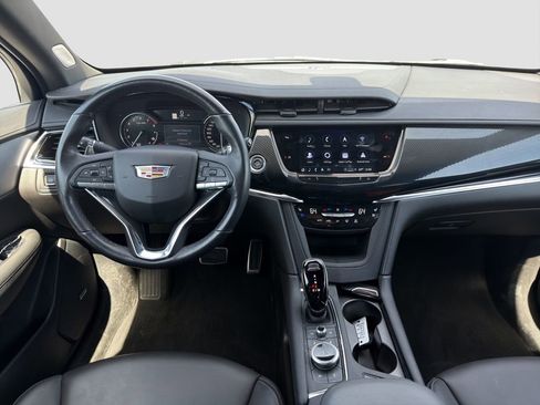 Used 2024 Cadillac XT6 Sport image 14
