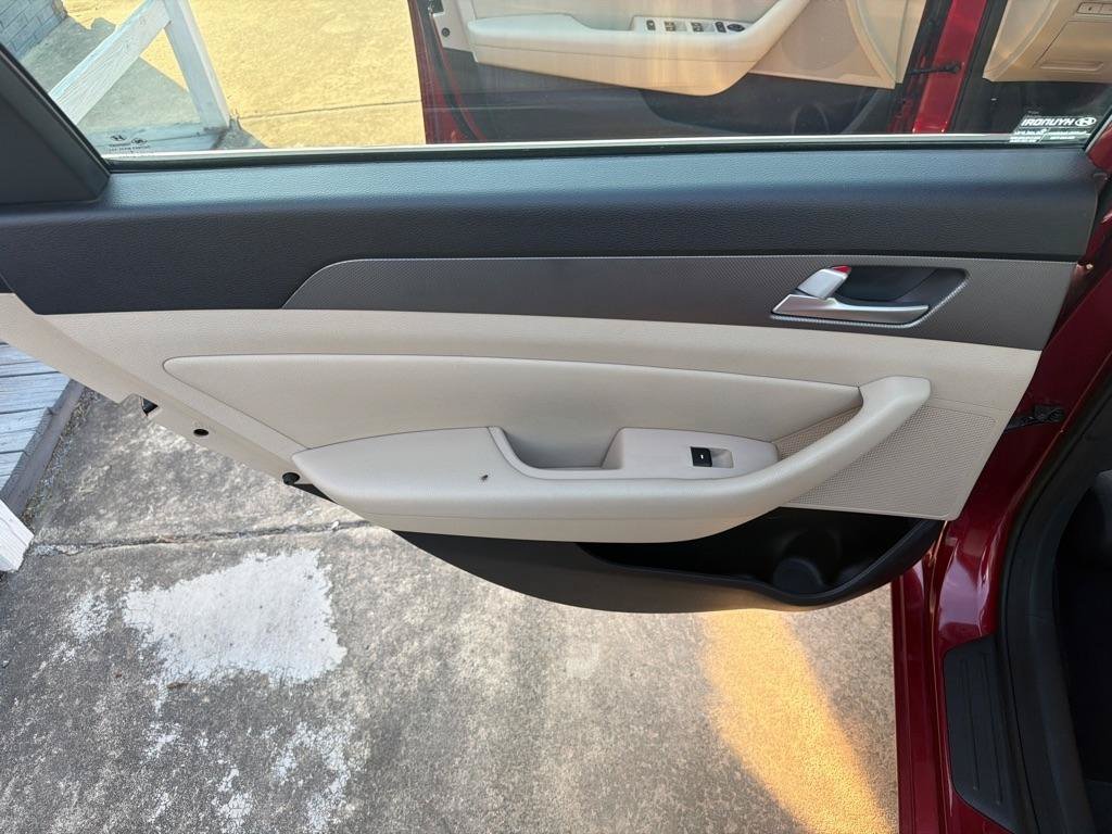 Used 2015 Hyundai Sonata SE w/ Option Group 09 FWD image 31