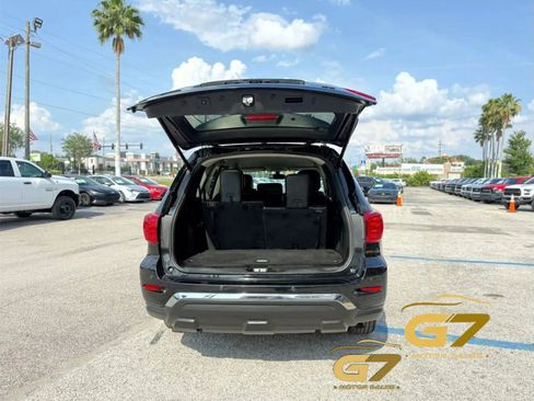 Used 2018 Nissan Pathfinder SL w/ Midnight Edition Package FWD image 4