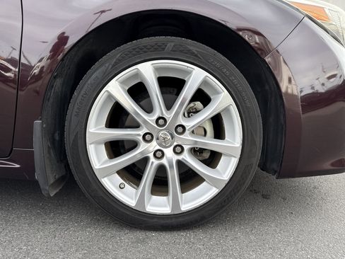 Used 2013 Toyota Avalon Limited image 27