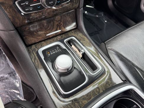 Used 2019 Chrysler 300 Limited RWD image 42