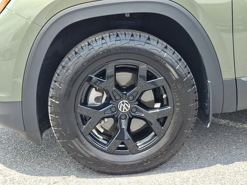 Used 2025 Volkswagen Atlas Peak Edition SE AWD/4WD image 7