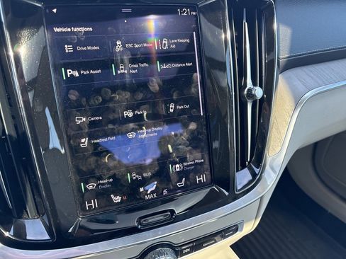 Used 2022 Volvo S60 B5 Inscription w/ Advanced Package image 21