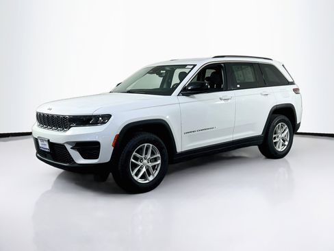 Used 2023 Jeep Grand Cherokee Laredo AWD/4WD image 1