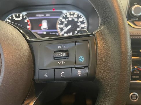 Certified 2022 Nissan Rogue SV FWD image 14