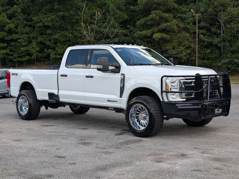 Used 2024 Ford F350 XLT AWD/4WD image 11
