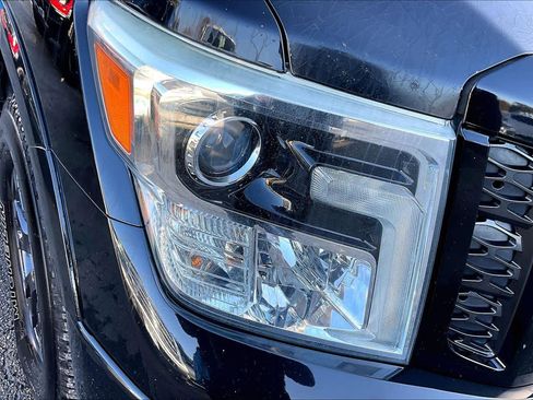 Used 2017 Nissan Titan PRO-4X w/ Pro-4x Convenience Package image 26
