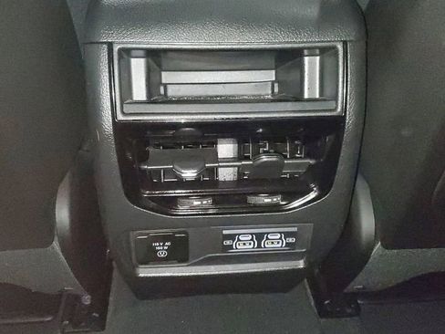 Used 2025 Jeep Grand Cherokee Altitude image 12