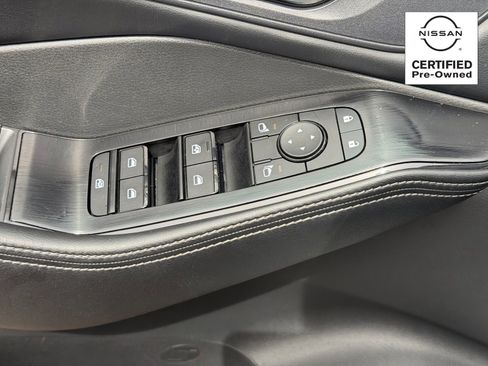 Certified 2025 Nissan Rogue SV FWD image 17
