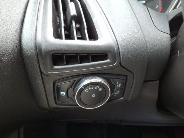 Used 2014 Ford Focus SE w/ SE Winter Package FWD image 13