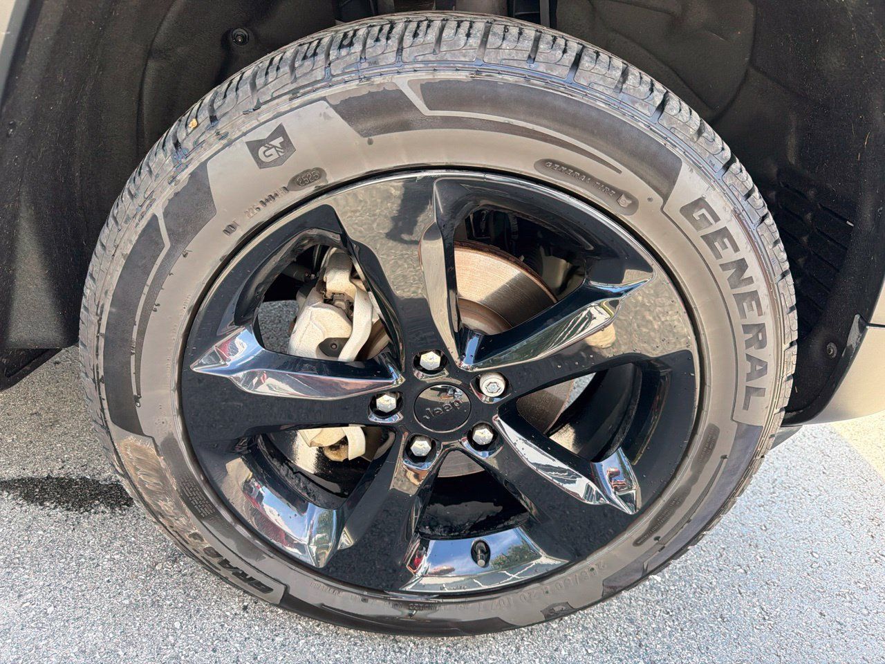 Used 2023 Jeep Grand Cherokee Altitude AWD/4WD image 25