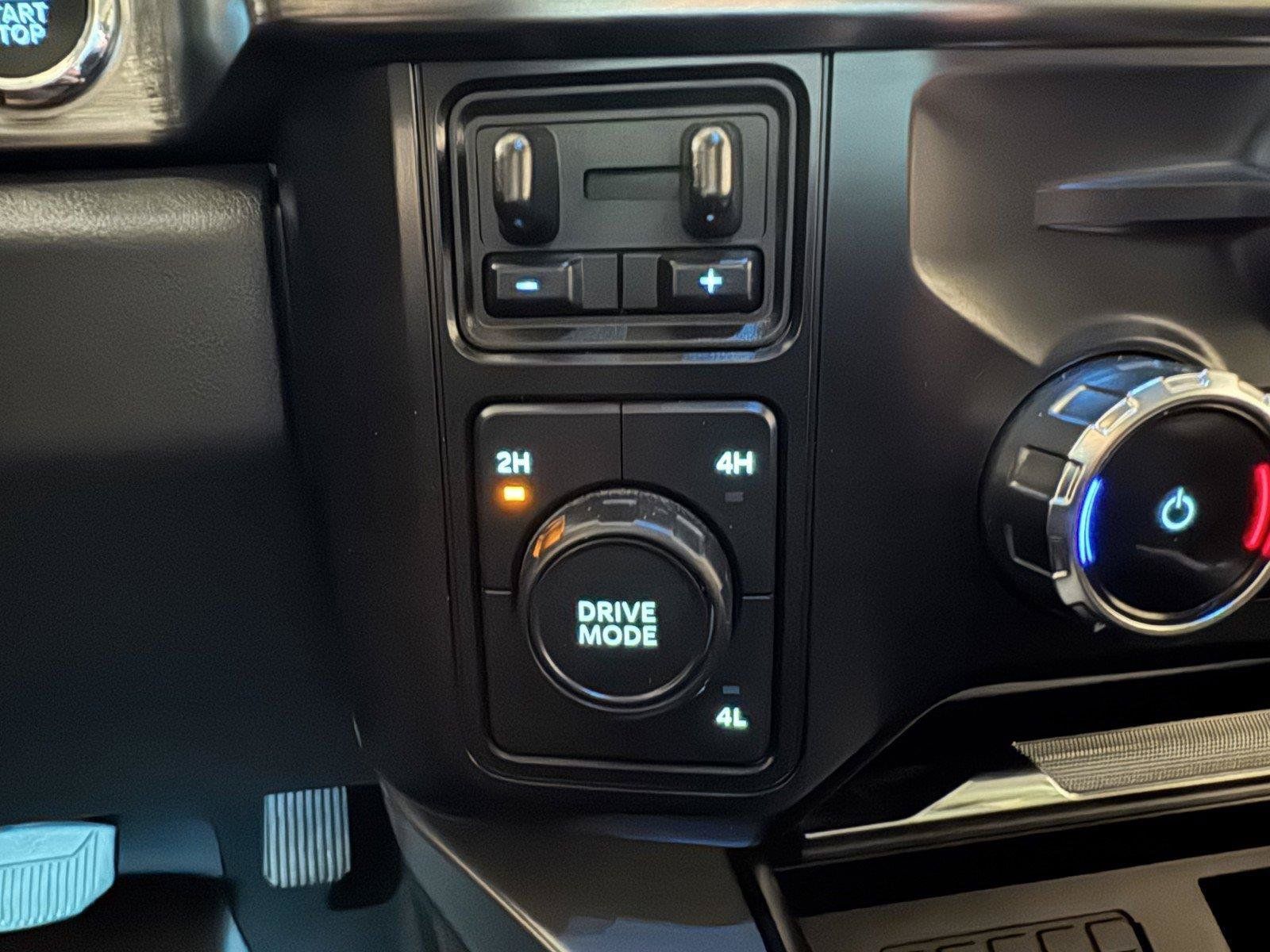 Used 2025 Ford F250 Lariat AWD/4WD image 15