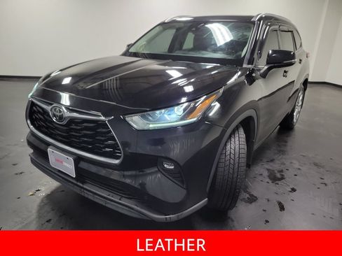 Used 2020 Toyota Highlander Limited AWD/4WD image 4
