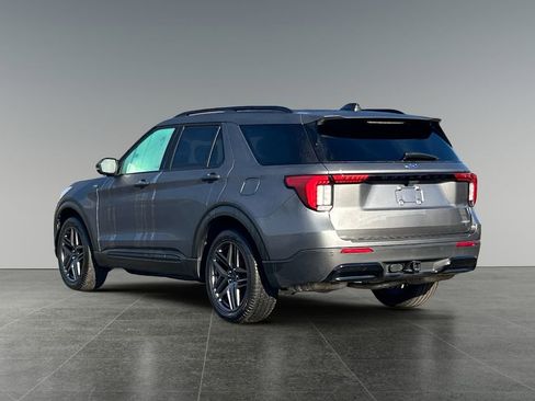 Used 2025 Ford Explorer ST-Line w/ ST-Line Street Pack image 5