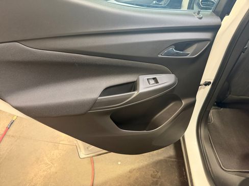 Used 2022 Chevrolet Bolt EUV LT w/ Comfort Package FWD image 33