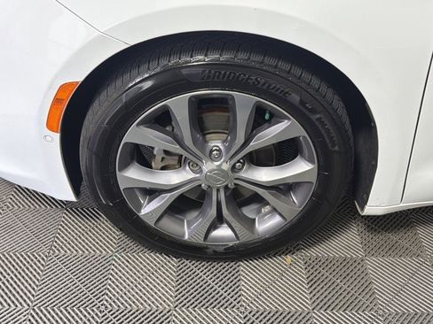 Used 2019 Chrysler Pacifica Limited w/ Tire & Wheel Group image 12
