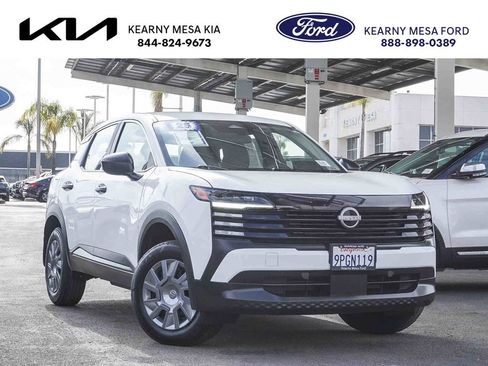 Used 2025 Nissan Kicks S FWD image 1