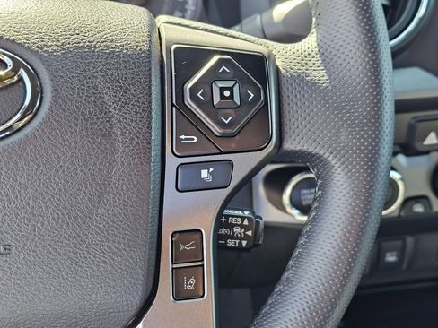 Used 2021 Toyota Tacoma TRD Sport AWD/4WD image 34