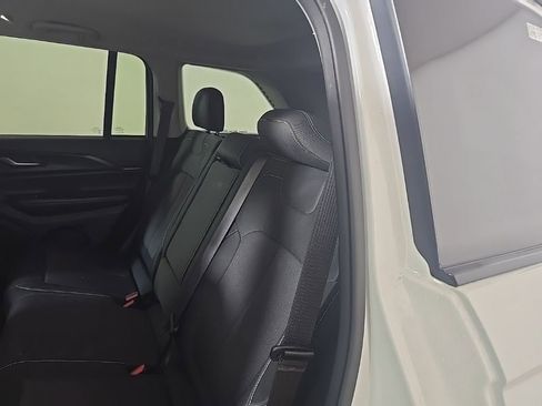 Used 2023 Jeep Grand Cherokee Laredo image 14