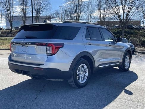 Certified 2025 Ford Explorer Active image 5