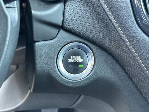 Used 2023 Chevrolet Equinox Premier FWD image 18