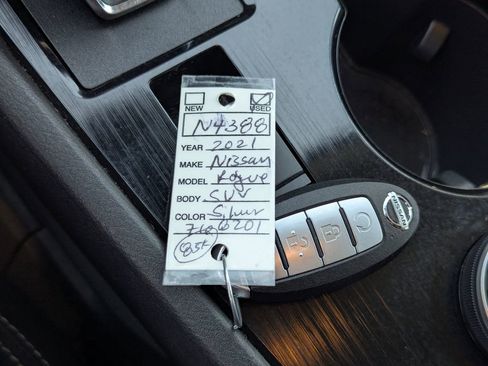 Used 2021 Nissan Rogue SV AWD/4WD image 37