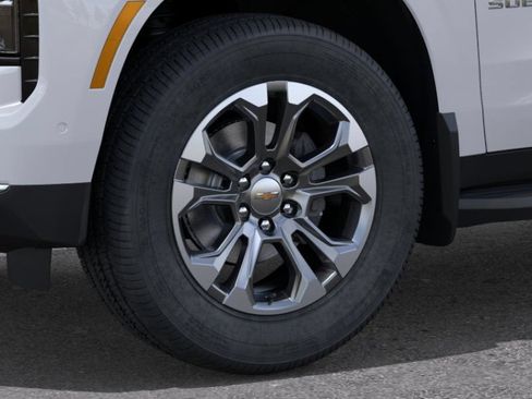 New 2026 Chevrolet Suburban LT w/ Comfort Package AWD/4WD image 9