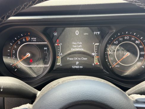 Used 2025 Jeep Gladiator Mojave w/ Convenience Group AWD/4WD image 19